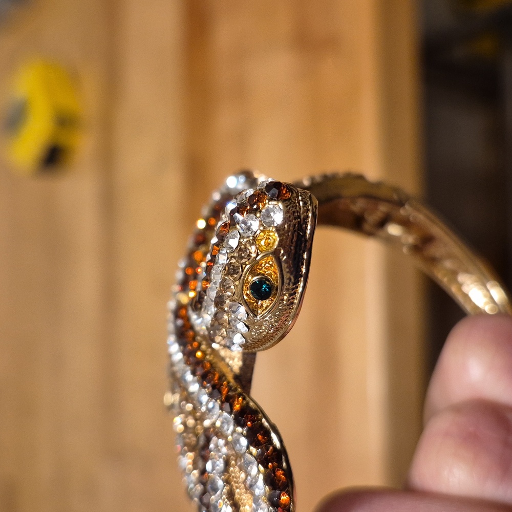 Green Eyed Rhinestone Snap Bracelette - Picture 6 of 11